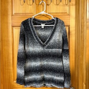Maurices Black and Gray V-Neck Long Sleeve Sweater, Size Medium